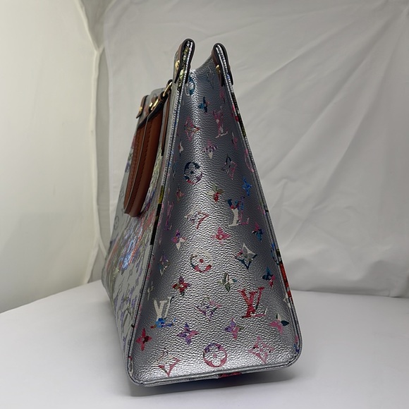 2022 Limited Edition Louis Vuitton OntheGo MM tote - Picture 3 of 7